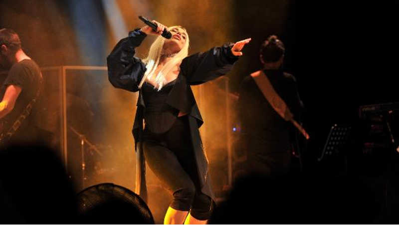 Gülşen, Bursa’da hayranlarını coşturdu