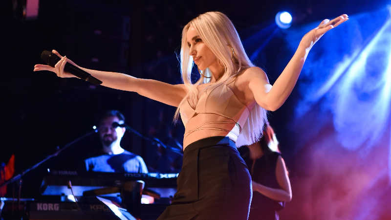 Gülşen’den yeni yılın ilk konseri