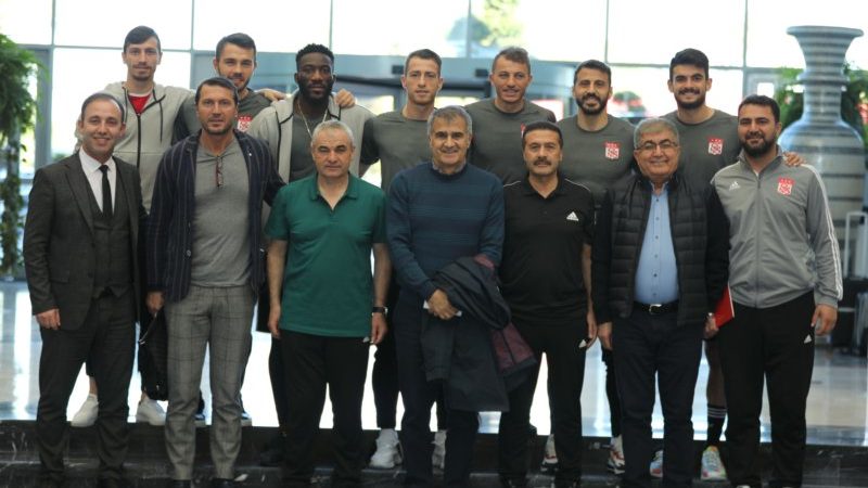 Güneş tura çıktı A Milli Futbol Takımı Teknik Direktörü Şenol Güneş, devre arası