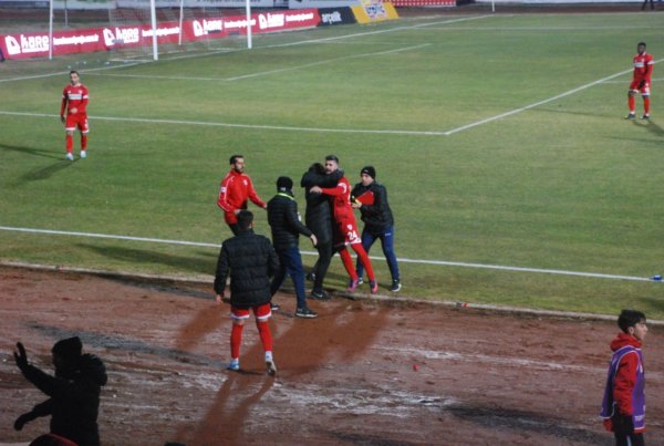 Boluspor Hakan’ı gönderdi