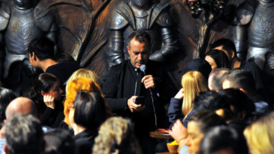 Sanat dünyası depremzedeler için tek yürek