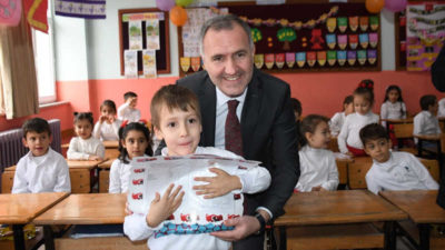 Protokol Öğrencilerin Karne Heyecanına Ortak Oldu