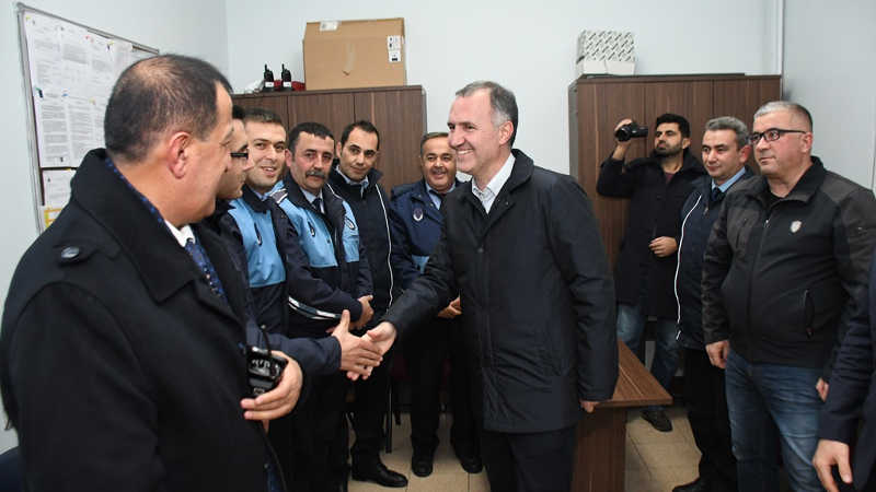 Protokol yeni yıla görev başındaki kamu çalışanlarıyla birlikte girdi