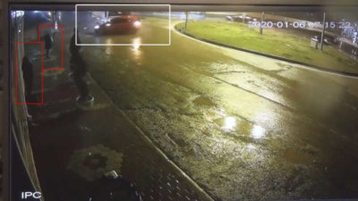 Kavşaktaki dehşet anı kamerada! Ölümden döndüler…