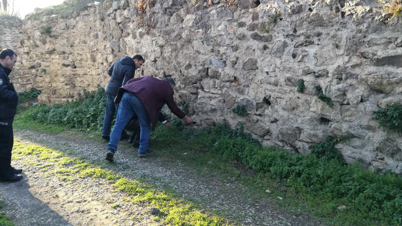 Emekli uzman çavuş boğazından bıçaklandı Bursa'nın İznik ilçesinde emekli uzman çavuş boğazından bıçaklandı.