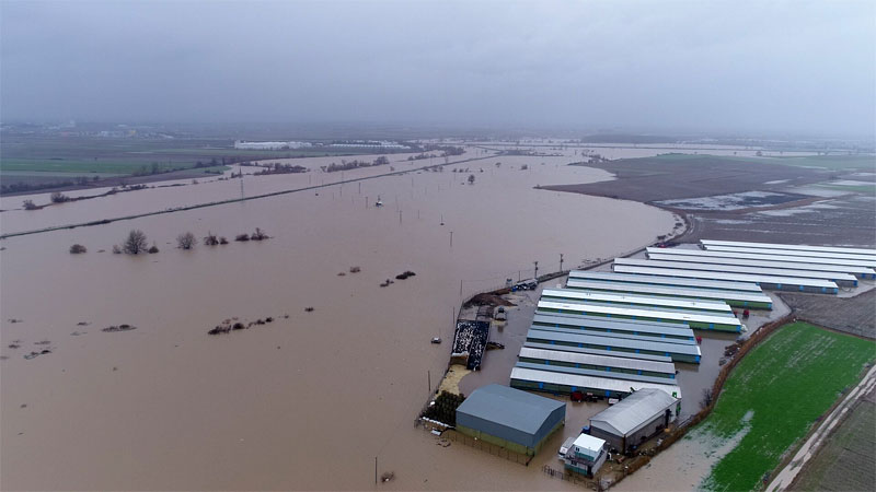 Binlerce dönüm arazi sular altında kaldı Binlerce dönüm arazi sular altında kaldı