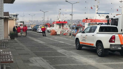 Otomobilde tartıştığı kız arkadaşını öldürüp köprüden atladı