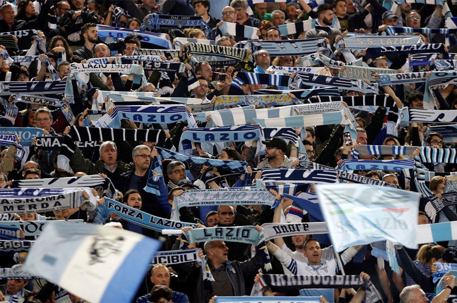 UEFA’nın cezasını taraftarlara fatura etti!