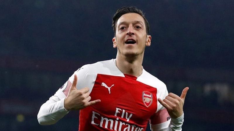 Mesut Özil’den Fenerbahçe açıklaması Arsenal forması giyen Türk asıllı Alman futbolcu Mesut Özil, transferde