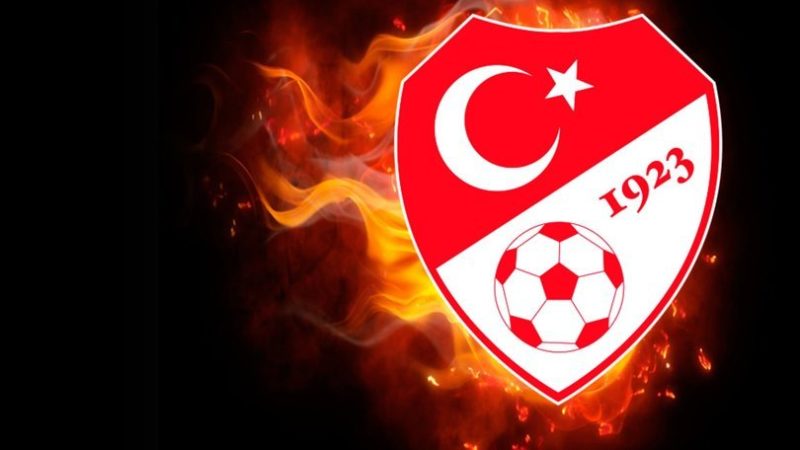MHK bazı uygulamaları güncelledi: Penaltı atılırken… Türkiye Futbol Federasyonu (TFF) Merkez Hakem Kurulu (MHK), Antalya'da düzenlenen