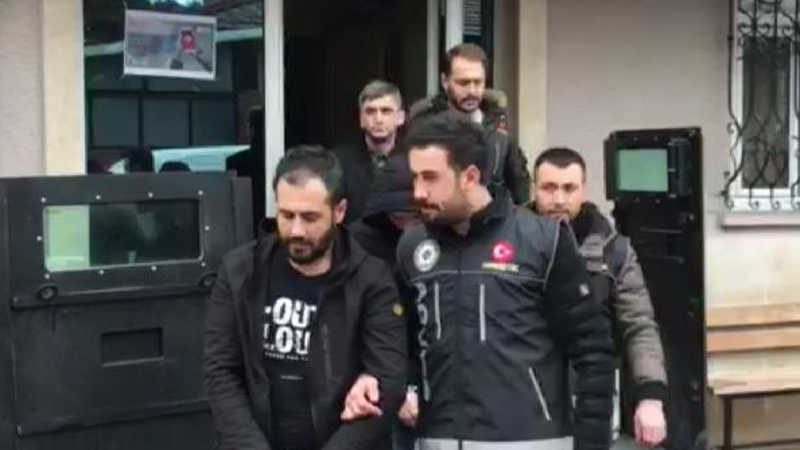 Bursa’da uyuşturucu operasyonu: 4 tutuklama Bursa'nın Mustafakemalpaşa ilçesinde polis ekipleri, uyuşturucu ticareti yapan kişilere yönelik