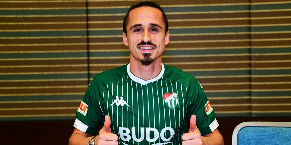 Bursaspor’un yeni transferi konuştu: Beni şarkıyla karşıladı