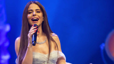 Kalbimi açtım bekliyorum