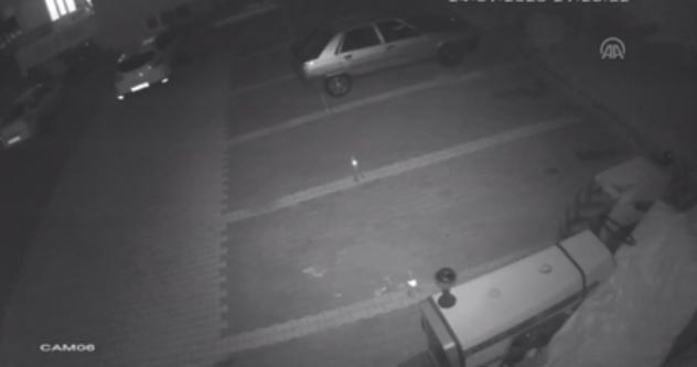 Elazığ’daki depremi Adıyaman’da hisseden vatandaşlar balkondan atlayarak evden çıktı