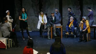 Tiyatro oyunu için akıl hastanesinde eğitim aldılar