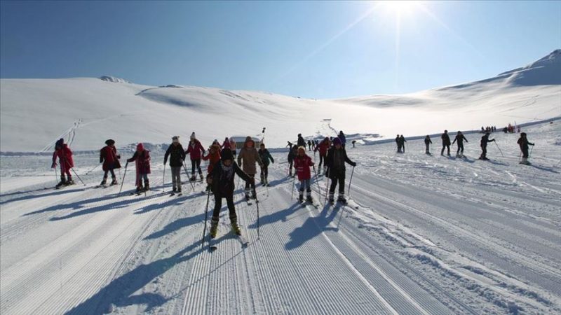 Hakkari'de "Sağlıklı Gelecek, Sporla Gelecek" projesi kapsamında, her hafta 500'ü