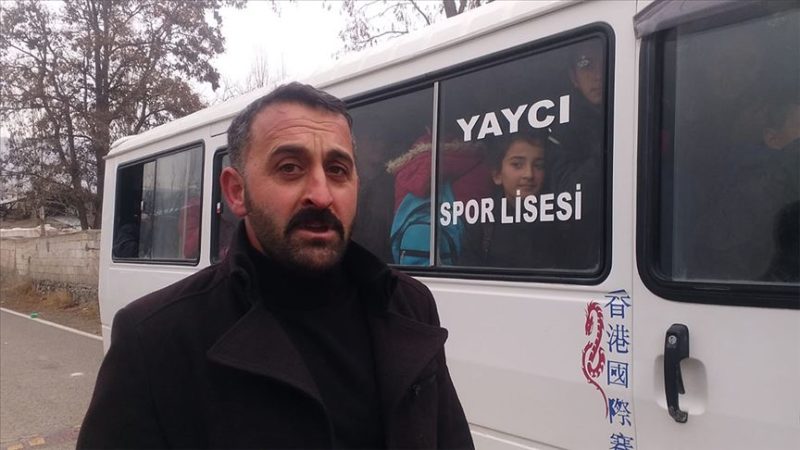 Kars'ın Kağızman ilçesinin Toprakkale Mahallesi Muhtarı Bayşar, evleri okula uzak