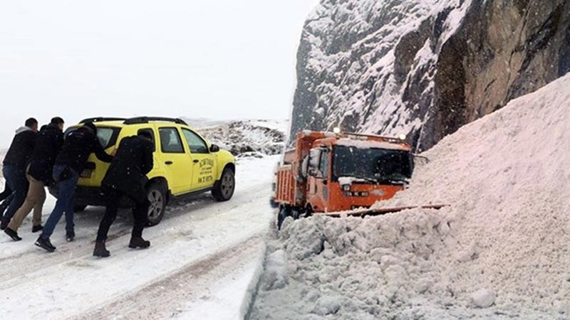674 köy ve mahalleye ulaşım sağlanamıyor 674 köy ve mahalleye ulaşım sağlanamıyor