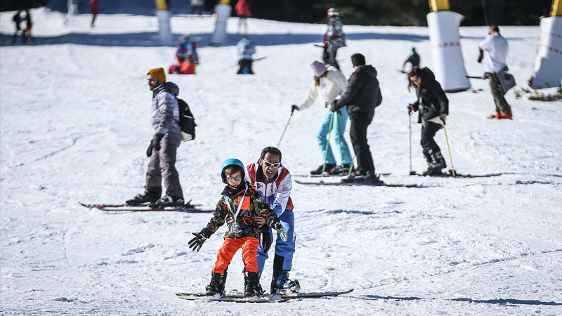 Uludağ’da 2 saatlik eğitimle kayak keyfi
