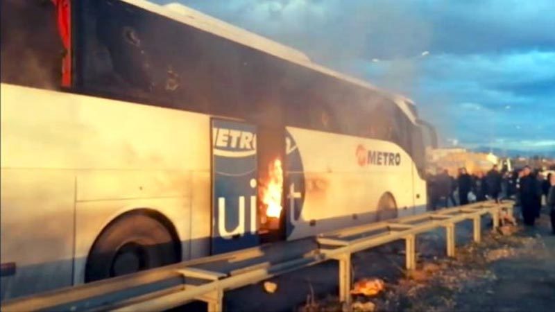 Turizm cenneti Antalya'da yolcu otobüsünün çay ünitesinde çıkan yangın, büyük