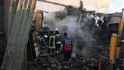 Aynı aileden 3 kişi yangın kurbanı