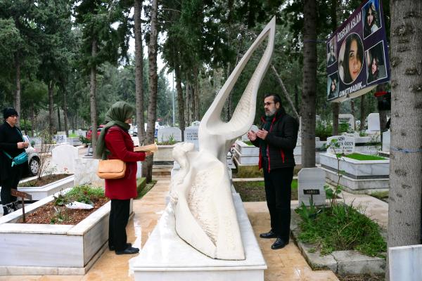 Özgecan Aslan, mezarı başında anıldı