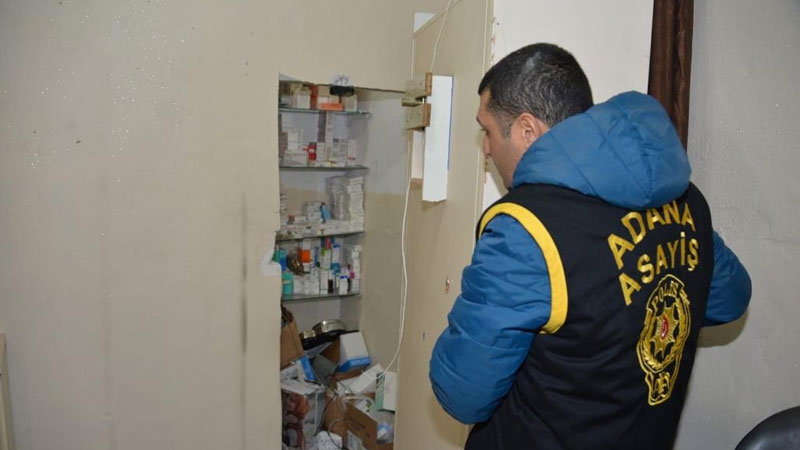 Gizli bölmeli kaçak hastaneye baskın! Sahte doktorlar gözaltında… Gizli bölmeli kaçak hastaneye baskın! Sahte doktorlar gözaltında…