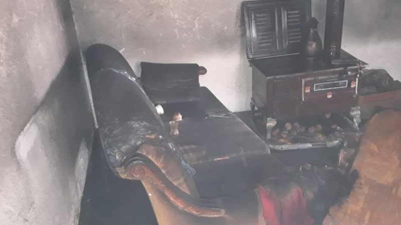 Bursa'da çıkan yangında evden çıkamayan yaşlı adam, yatağında ölü bulundu.