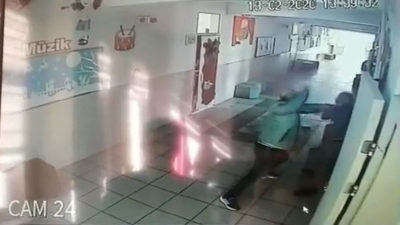 Bursa’da öğretmene darp! O anlar kamerada