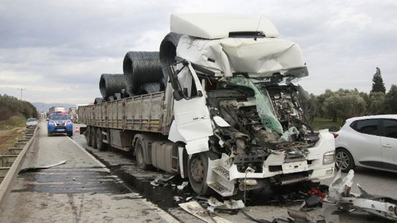 Bursa'da zincirleme kazada can pazarı 3 BURSA ORHANGAZİ