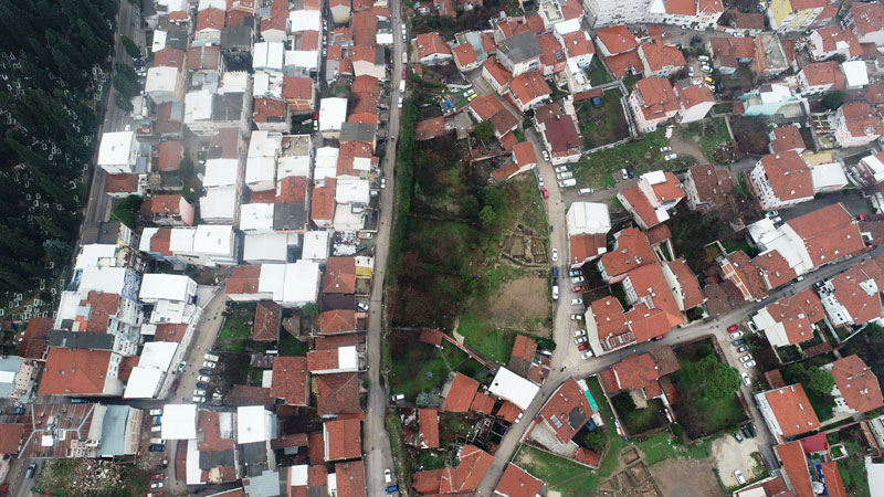 Tarihi surların üzerine ev yapmışlar!