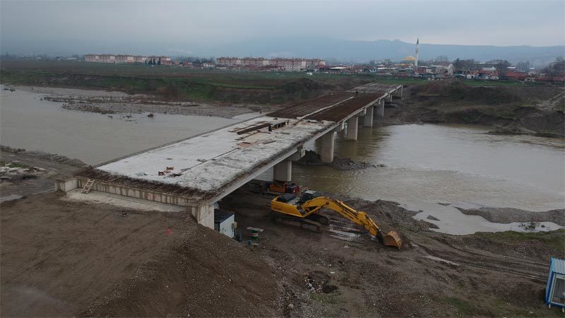Mustafakemalpaşa 3. köprüde sona yaklaşıldı Bursa'nın Mustafakemalpaşa ilçesinde yapımına yeniden başlanan 3. köprü inşaatında çalışmalar