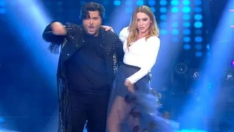 'O Ses Türkiye'de Hadise'nin takımında yer alan Anıl Şimşek klip