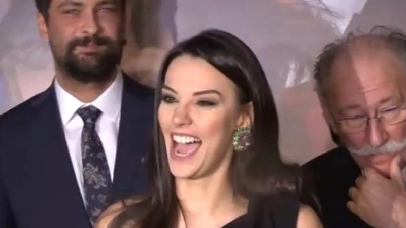 Yasak Elma’nın yıldızı yaptığı gafla şoke etti! Rol arkadaşı neye uğradığını şaşırdı Yasak Elma’nın yıldızı yaptığı gafla şoke etti! Rol arkadaşı neye uğradığını şaşırdı