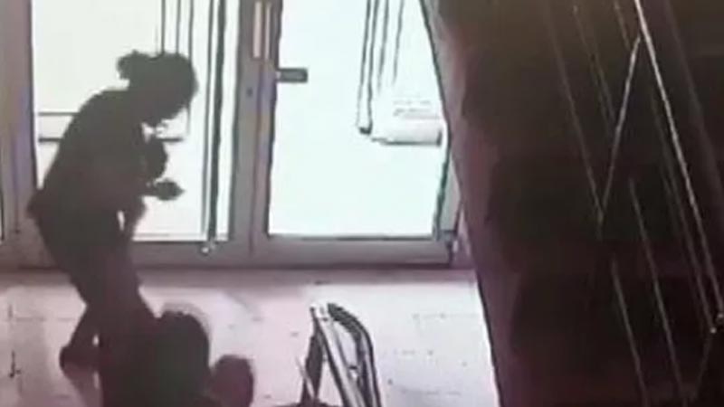 Genç kız dehşeti yaşadı: Kanınızı içeceğim