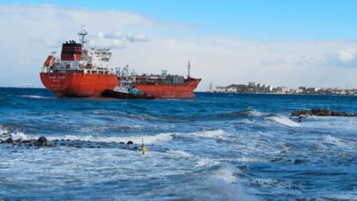 Yalova’da yük gemisi karaya oturdu