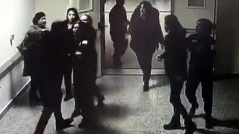 Hasta yakınları güvenlikçilere saldırdı!