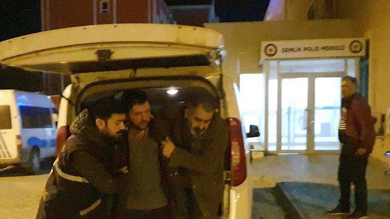 Dehşet dolu anlar! Önce çağırdı sonra başından vurup öldürdü Bursa'nın Gemlik ilçesinde bir kişi alt kattaki komşusunu evine çağırdıktan