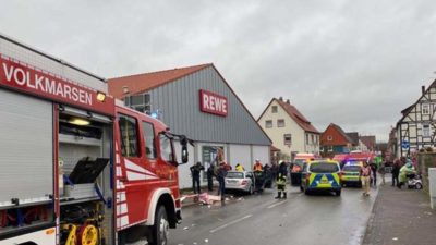 Almanya’da araçla karnavala daldı… 15 yaralı…