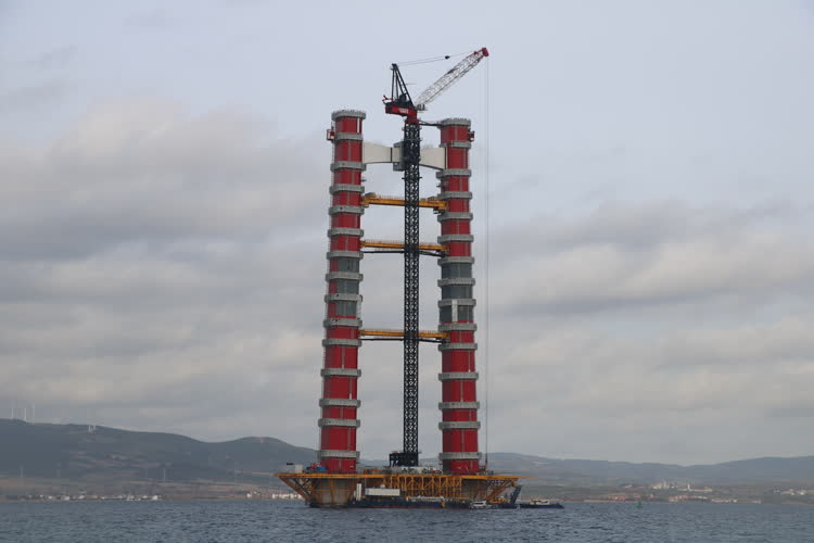 Simgelerin köprüsü yükseliyor