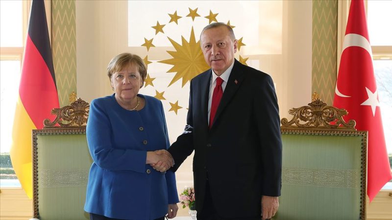 Cumhurbaşkanı Recep Tayyip Erdoğan, Almanya Başbakanı Angela Merkel ile telefonda