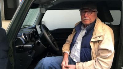 Ünlü profesörün cipine giren hırsızı eşi yakaladı