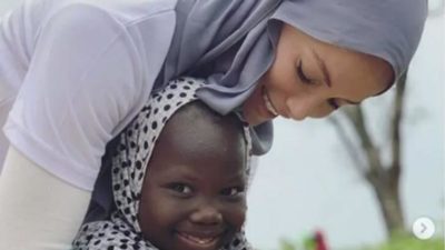 Evini sattı! Afrika’da su kuyuları açtırdı