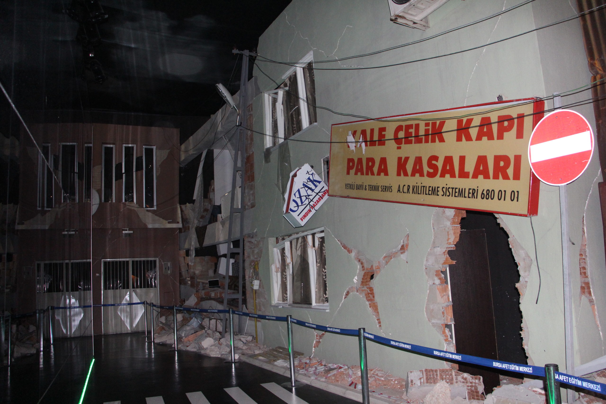 AFAD Müdürü açıkladı… Depremden kurtulmanın formülleri…