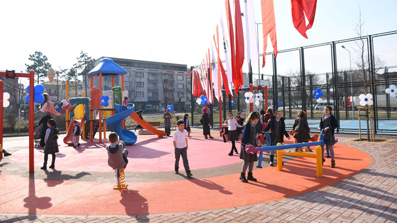 Süleymaniye Mahallesi semt sahası coşkuyla açıldı