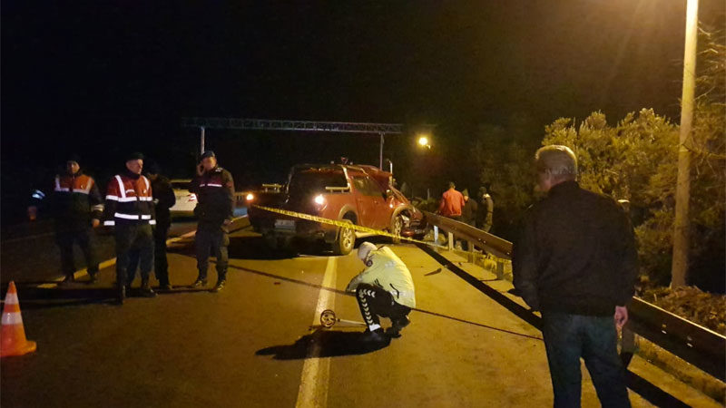 Bursa'nın İznik ilçesinde, otomobil ile kamyonetin çarpıştığı kazada 1 kişi
