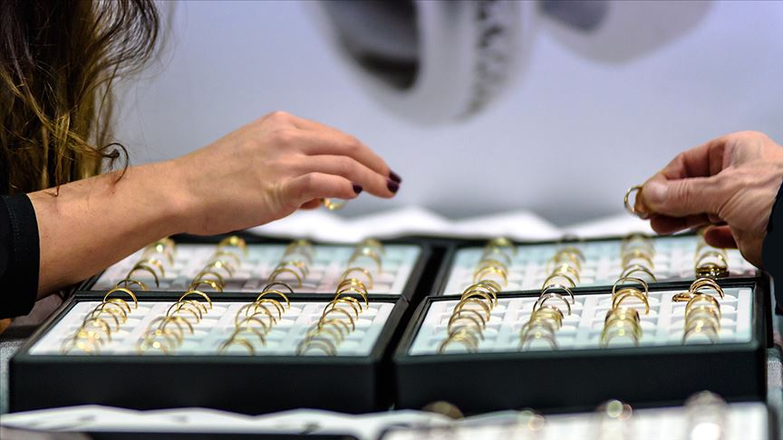 Sevgililer 14 Şubat öncesi kuyumcuların yolunu tutuyor