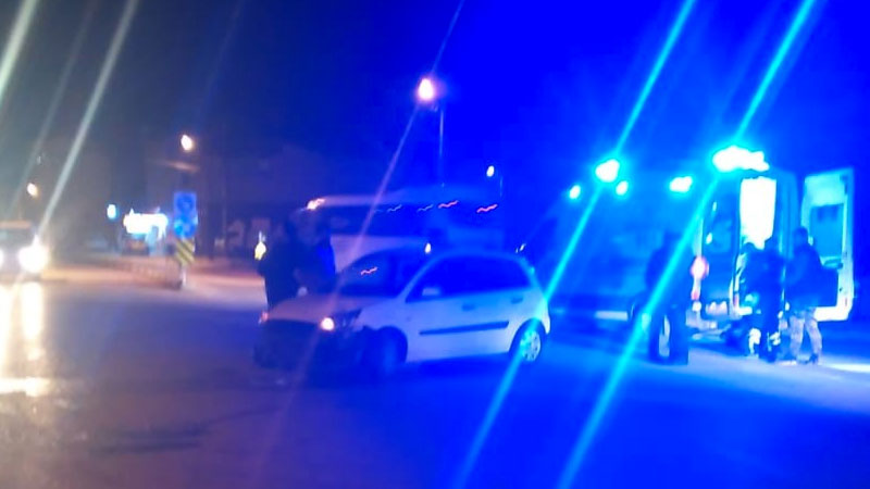 Motosiklet otomobile çarptı: 1 yaralı Motosiklet otomobile çarptı: 1 yaralı