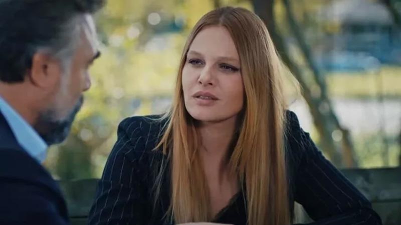 Naz Elmas’ın kalçası olay oldu! Mecburen kaldırdı Naz Elmas’ın kalçası olay oldu! Mecburen kaldırdı