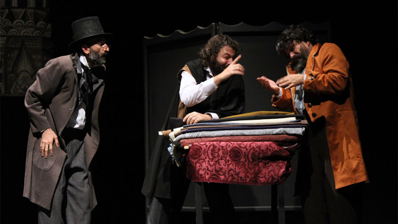 Bursalı Adranos Tiyatro’dan Palto uyarlaması Yeniden Sahnede… Bursalı Adranos Tiyatro’dan Palto uyarlaması Yeniden Sahnede…